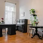 Artistic Apartment In The Heart Of Berlin